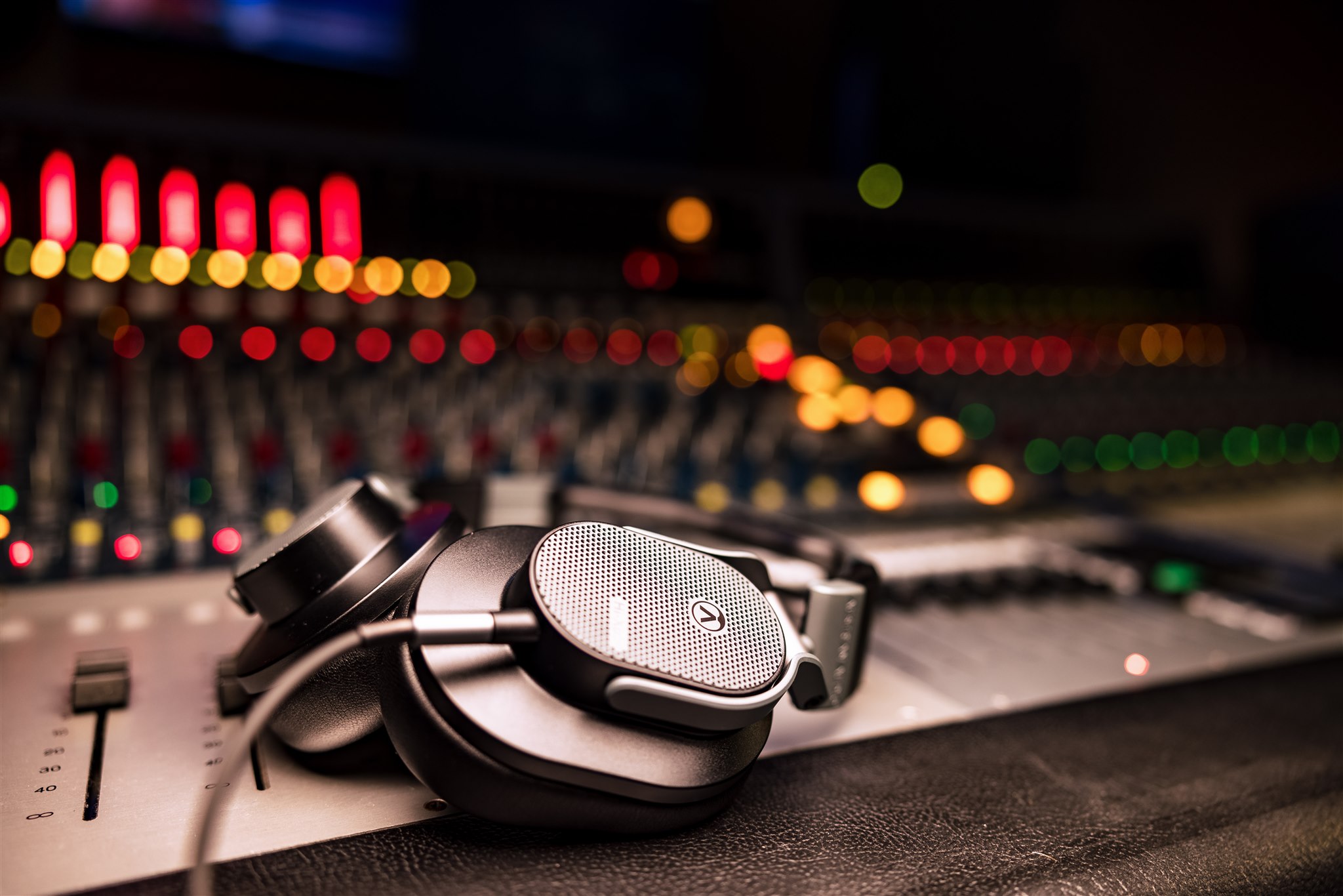 [Austrian Audio] Hi-X65 오픈-백 스튜디오 헤드폰 출시 - GEARLOUNGE