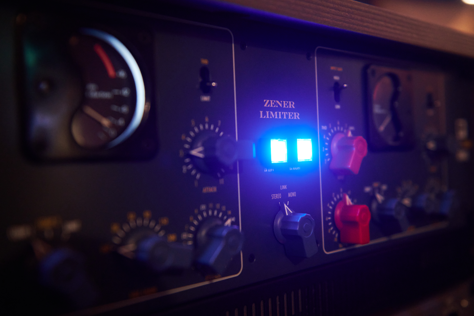 [GL Interview] 아날로그와 디지털을 결합하여 자신만의 사운드를 완성하는 믹싱 엔지니어, 이청무 Gearlounge