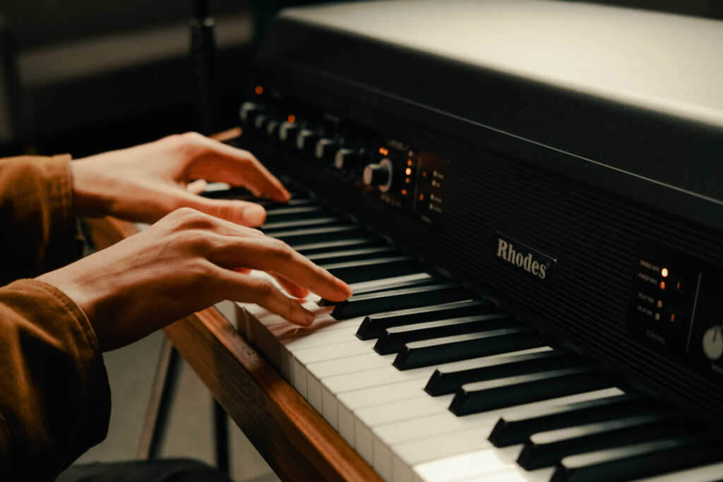 [Rhodes] Rhodes Sessions - Dan Goldman, MK8-FX과 떠나는 음악 여정 - GEARLOUNGE